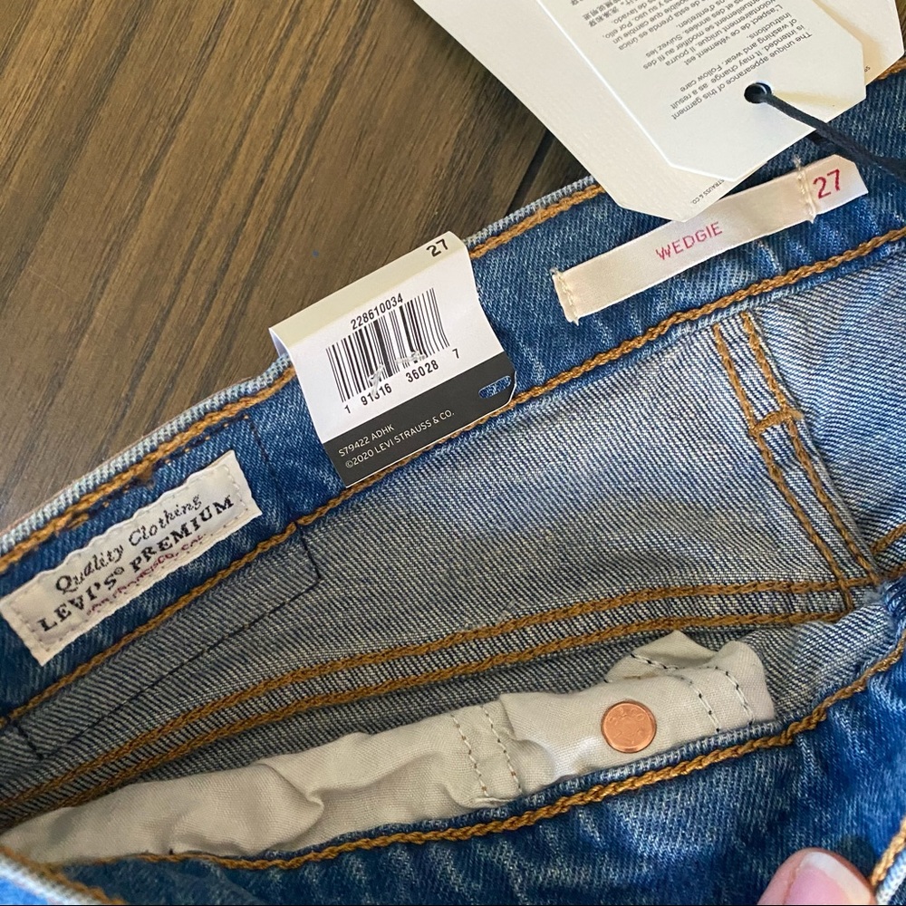 Levi’s Wedgie Icon Fit high rise tapered jeans - Picture 4 of 11